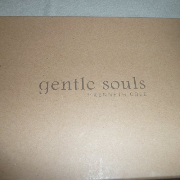 Gentle Souls by Kenneth Cole "Reno" Pumps - Picture 7 of 12